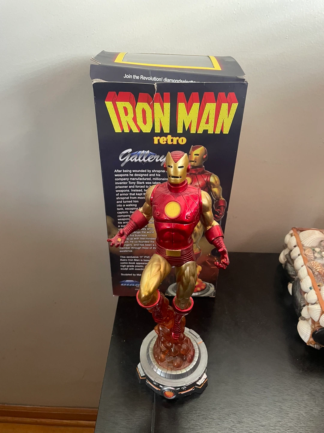 Diamond Select Iron Man Retro Gallery Statue with extra - photo 3