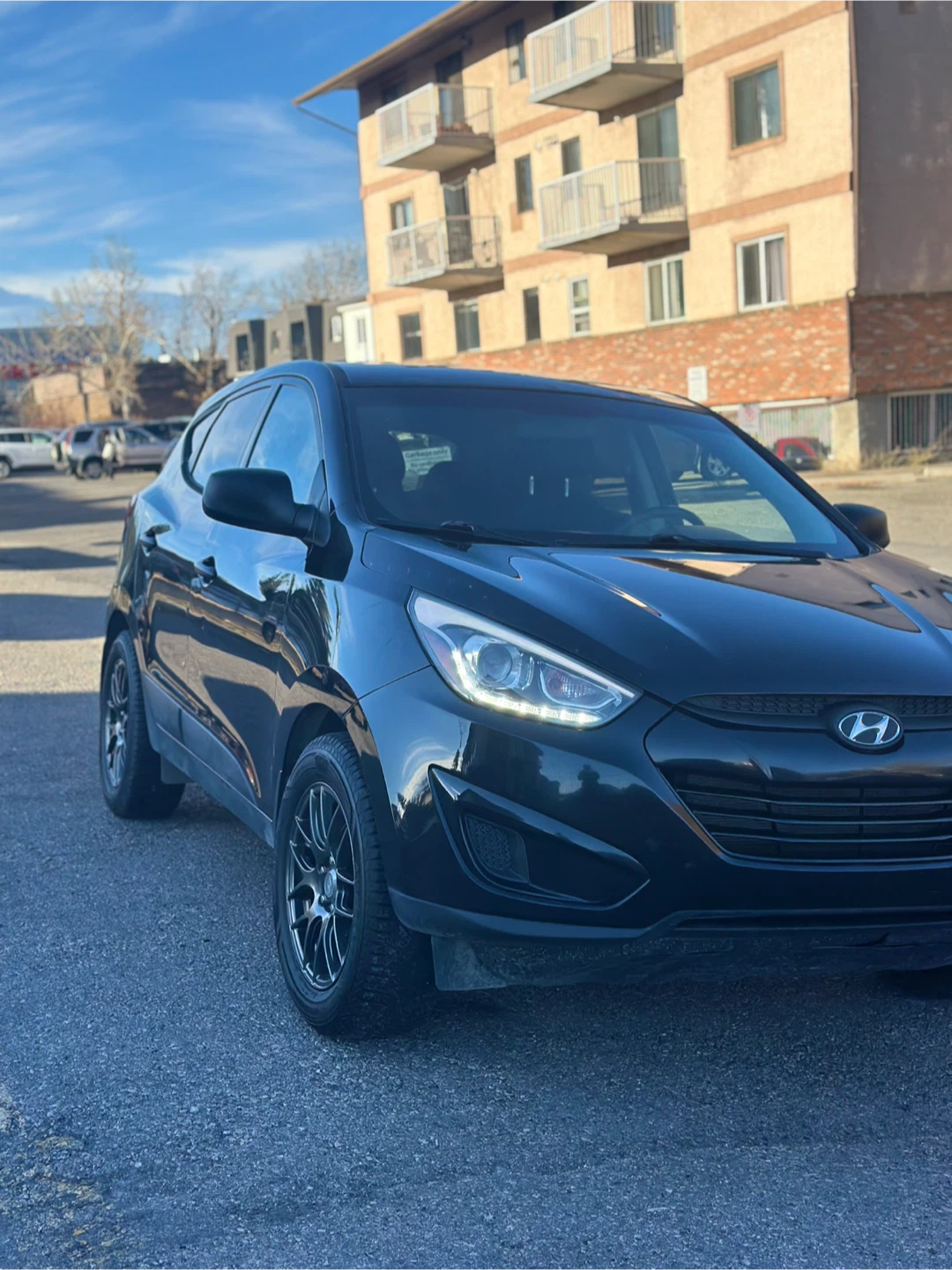 Black Hyundai Tucson 2014