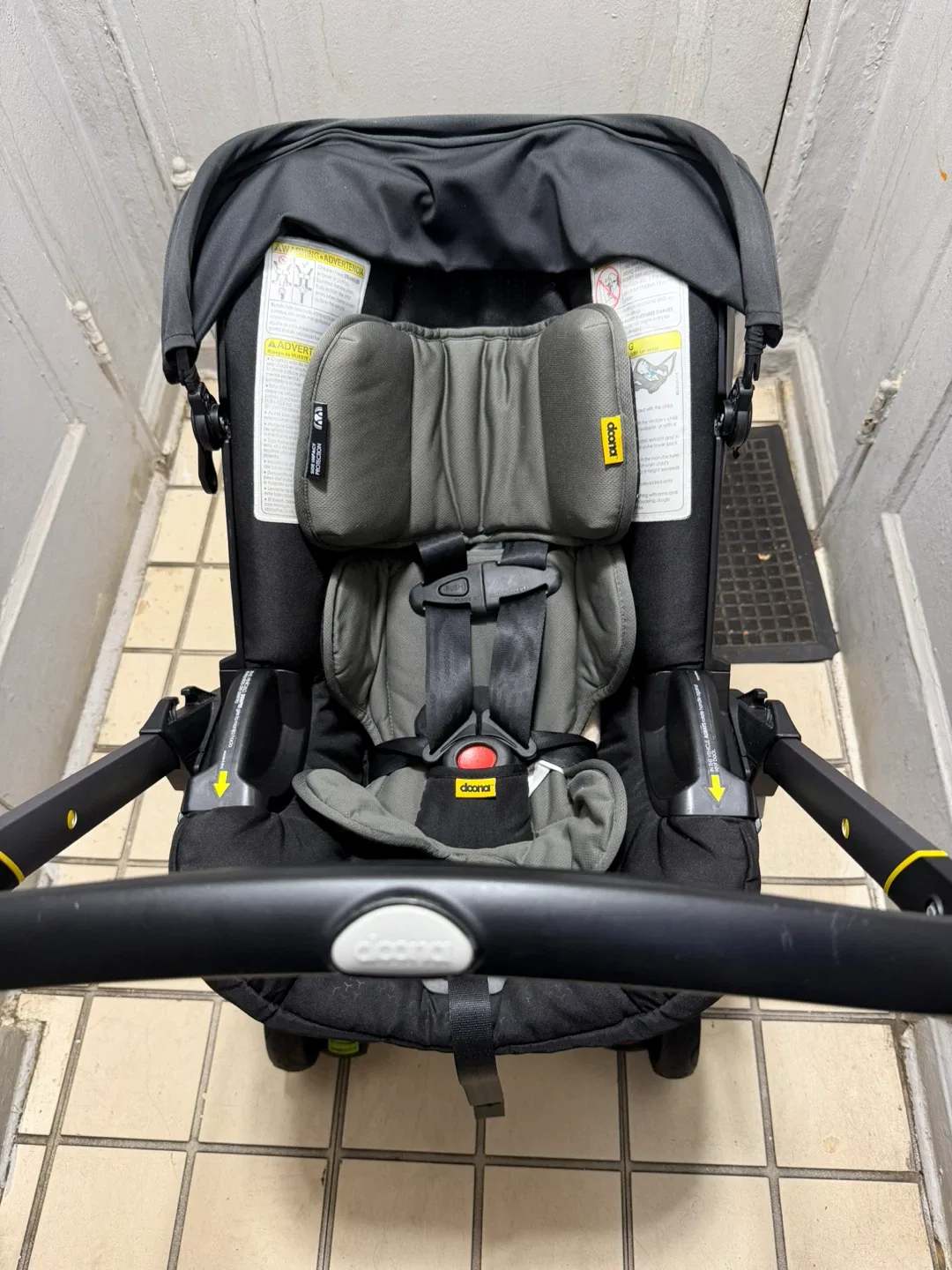 Doona Infant Car Seat/Stroller - Black image indicator(2)