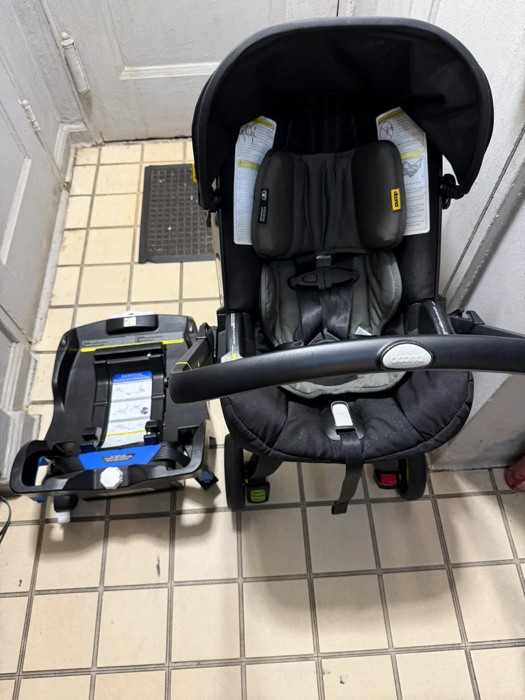 Doona Infant Car Seat/Stroller - Black image indicator(6)