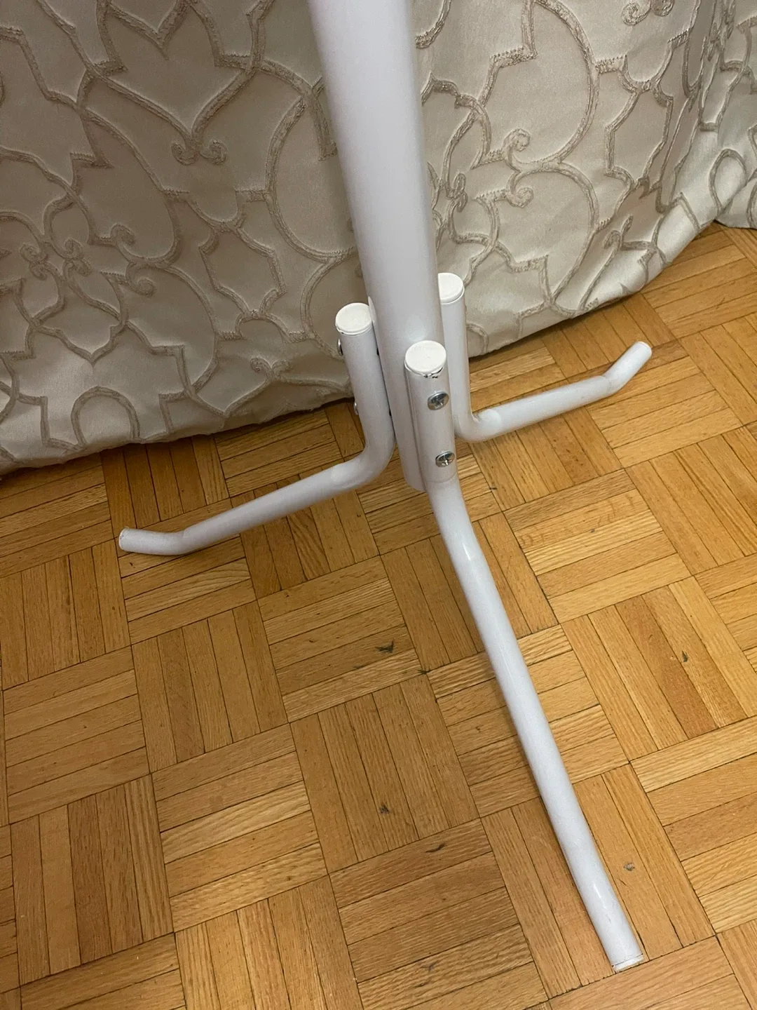 White Coat Rack Stand image indicator(4)