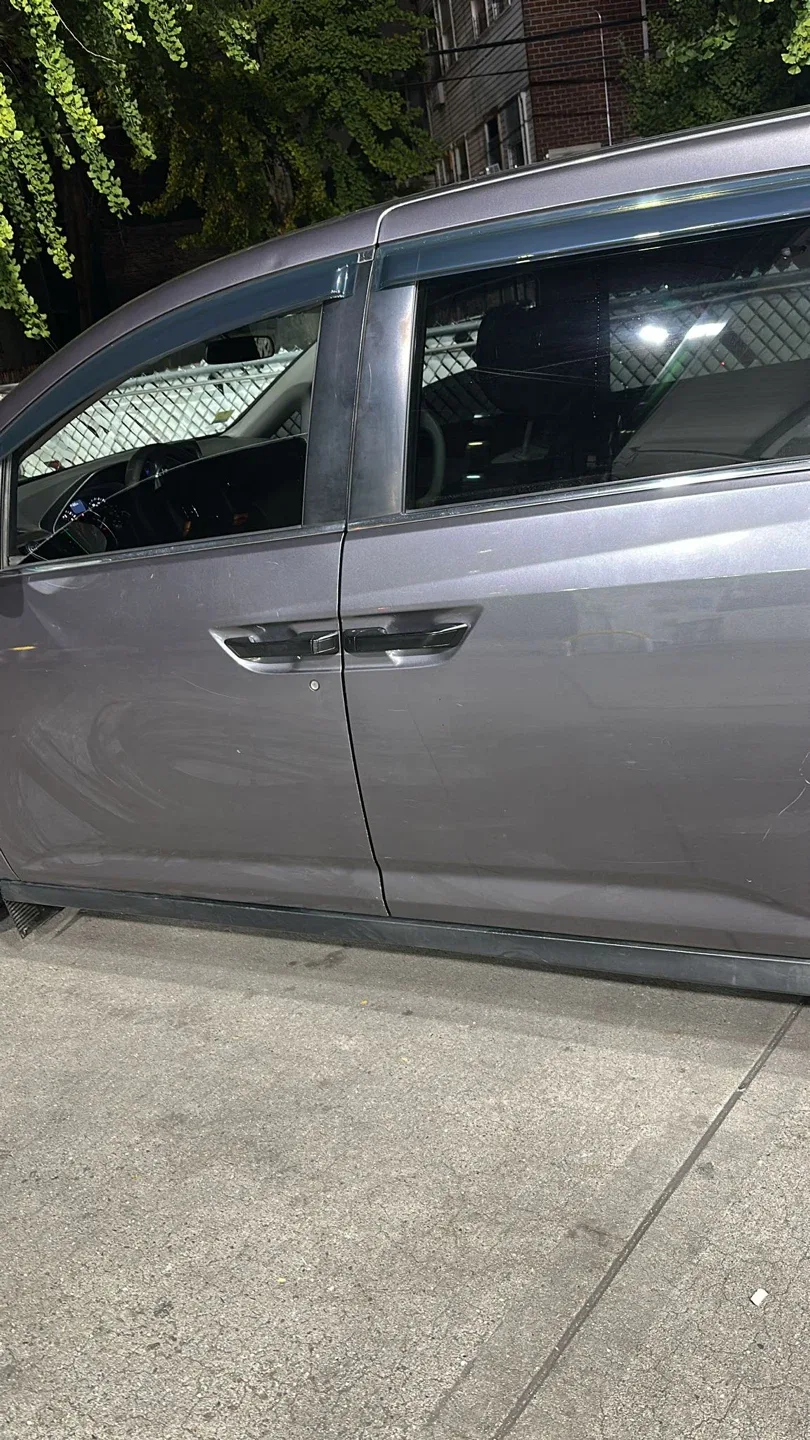 Honda Odyssey Minivan image indicator(2)