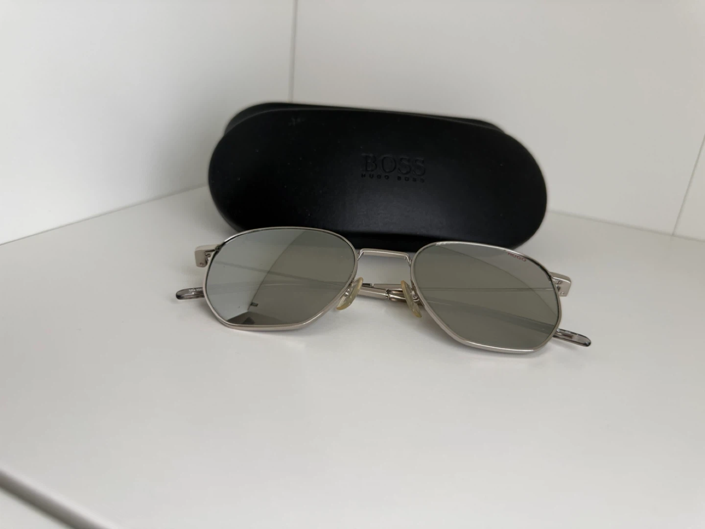 Hugo Boss Sunglasses with Case - photo 5