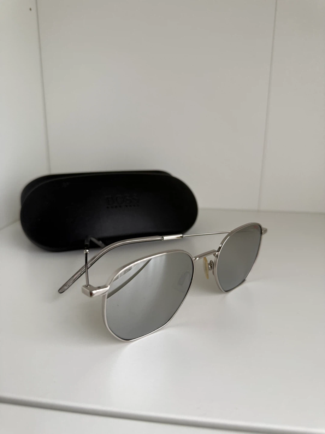Hugo Boss Sunglasses with Case - photo 2