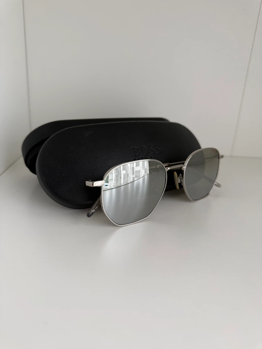 Hugo Boss Sunglasses with Case - photo 3