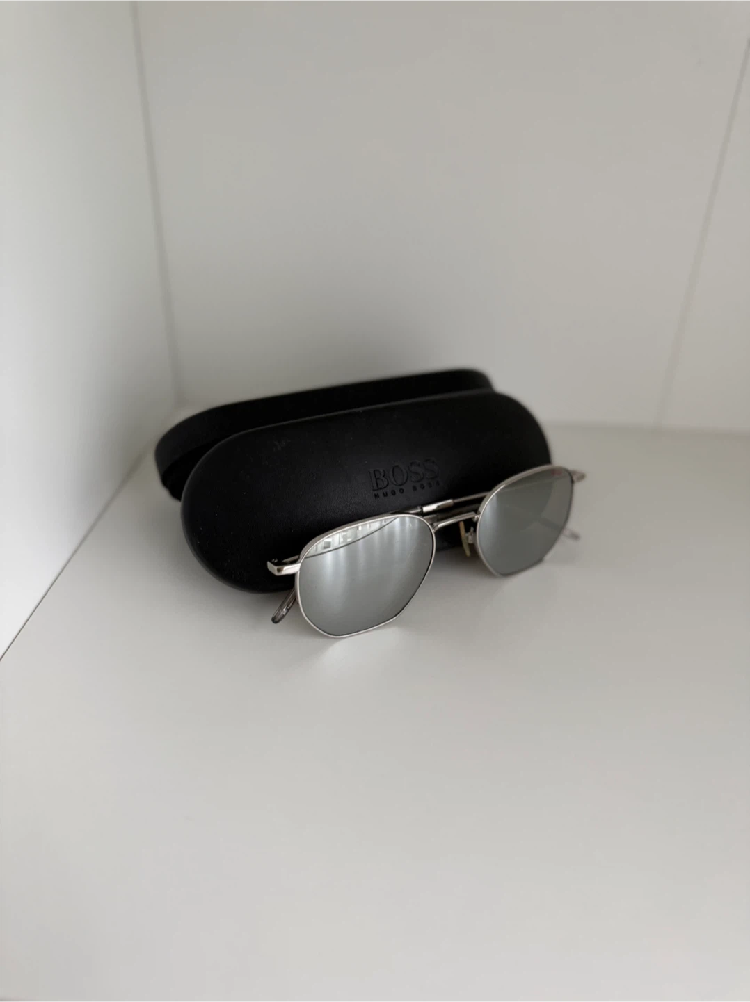 Hugo Boss Sunglasses with Case - photo 4