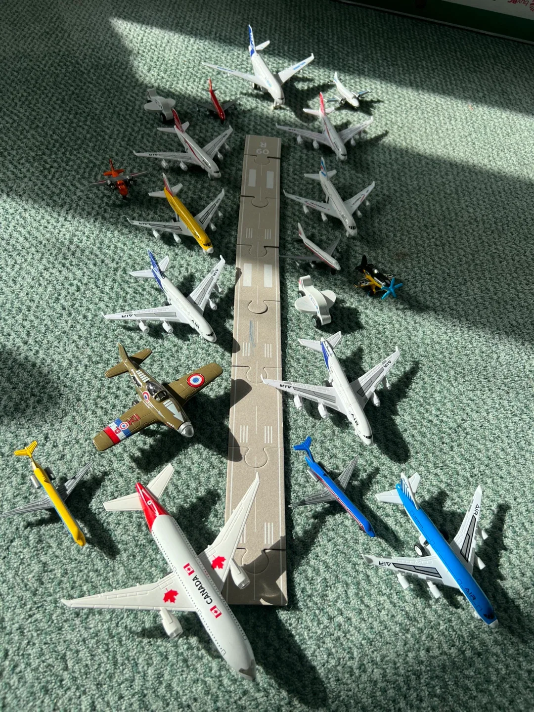 Toy Airplane Collection image indicator(7)