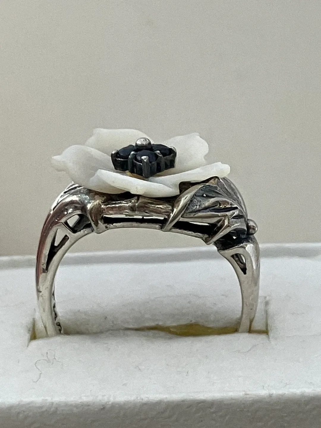 Mother of Pearl 925 Sterling Silver Flower Ring image indicator(4)