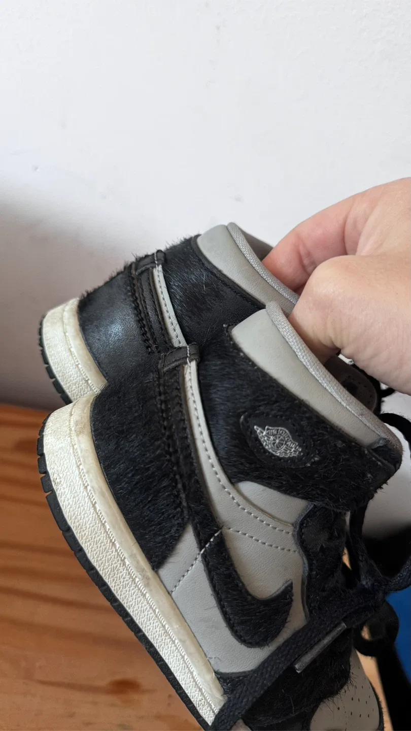 Jordan 1 Retro Little Kids Size 9C image indicator(4)