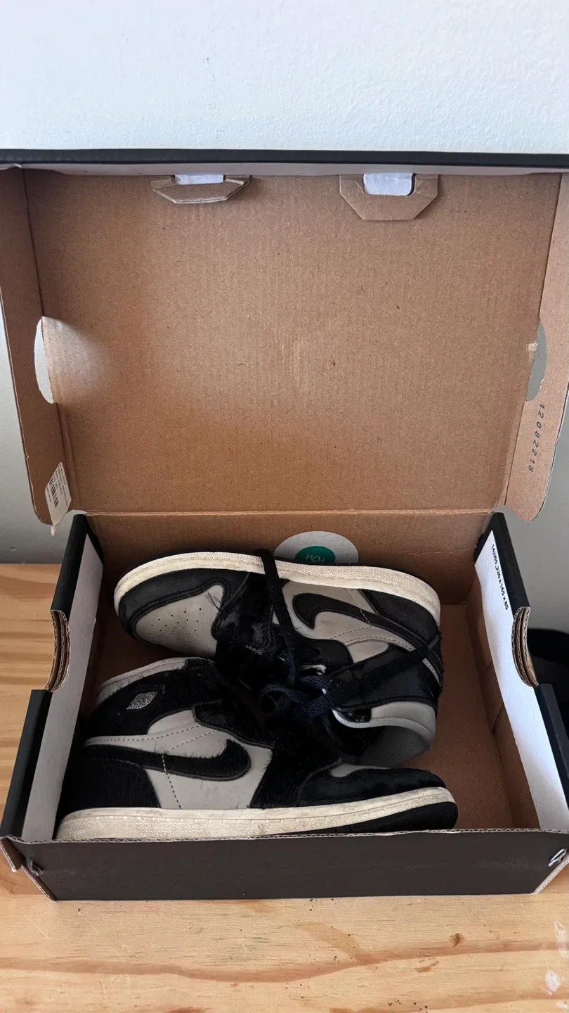 Jordan 1 Retro Little Kids Size 9C image indicator(6)