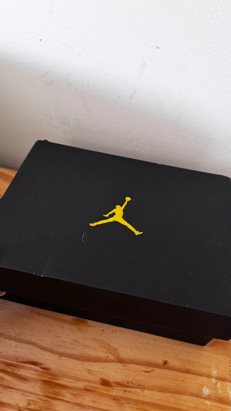 Jordan 1 Retro Little Kids Size 9C image indicator(7)