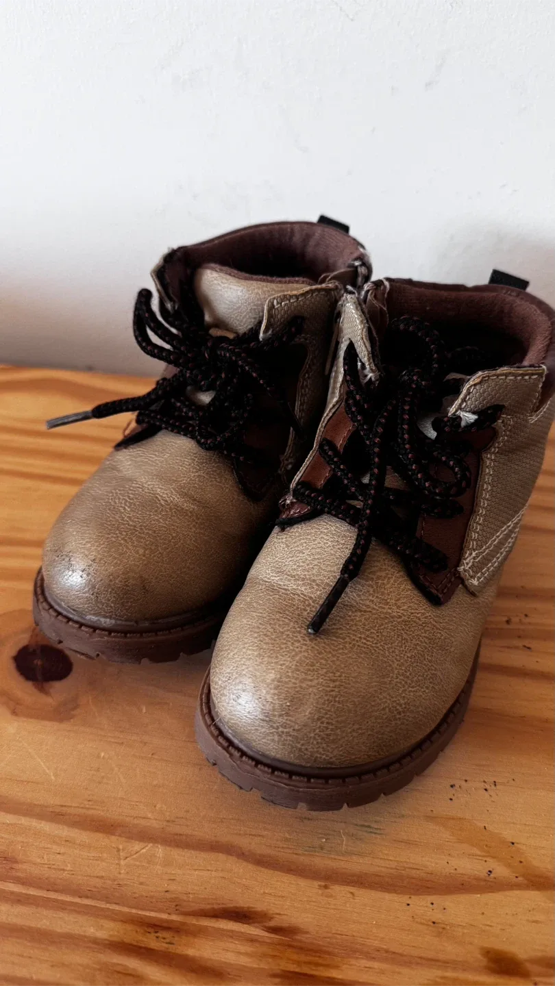 Carter's Size 9 Toddler Boots image indicator(2)