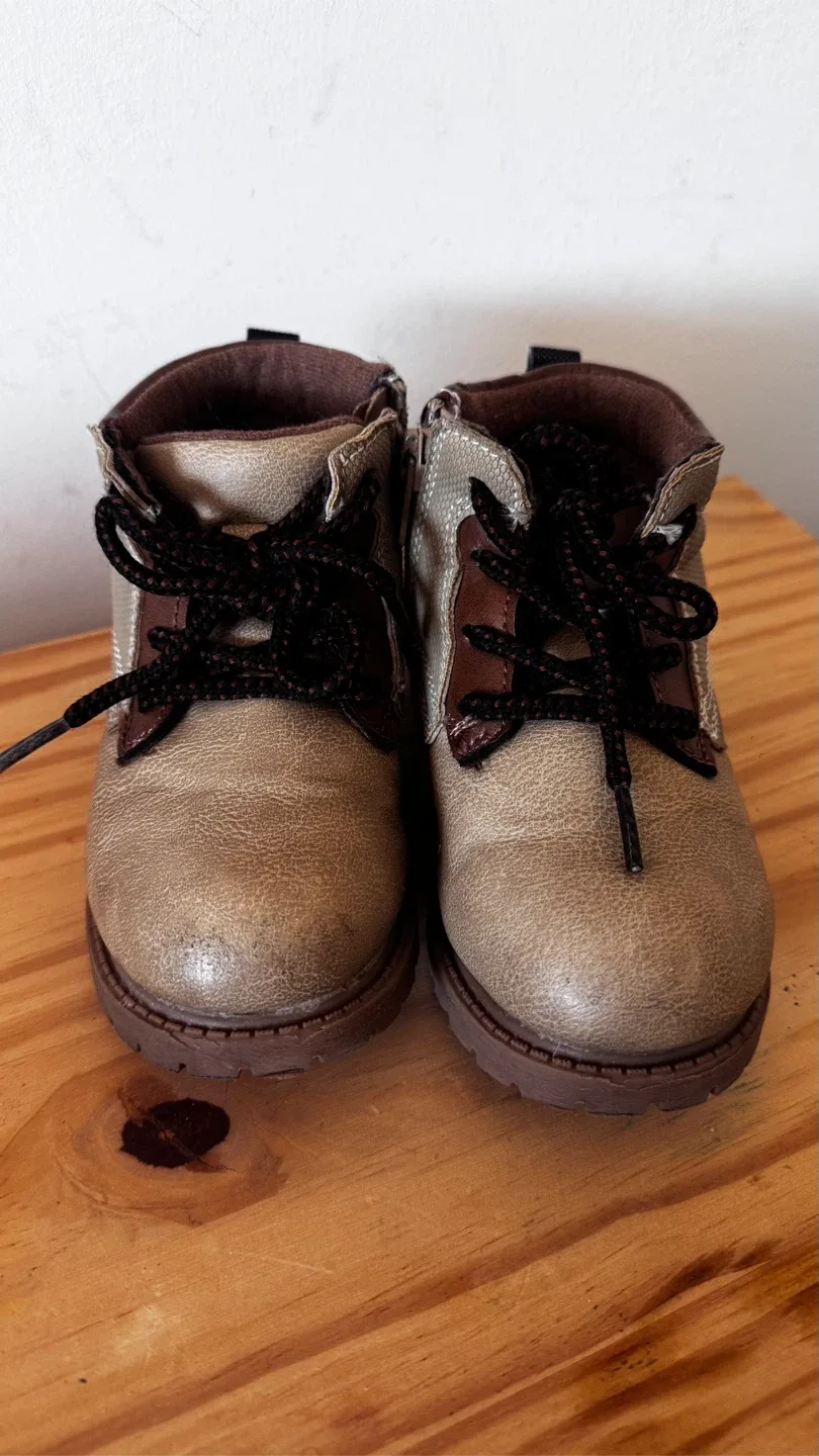 Carter's Size 9 Toddler Boots thumbnail