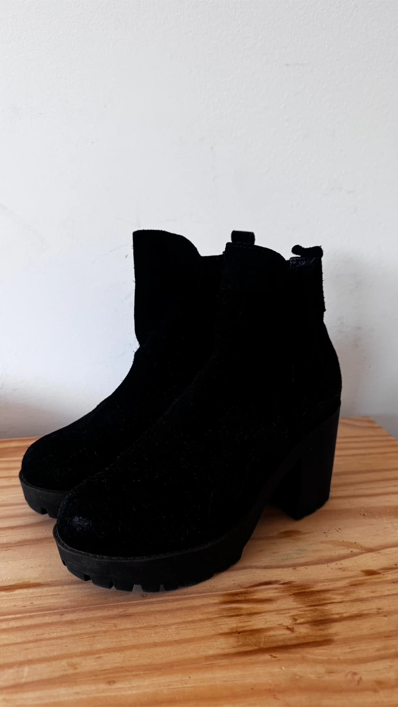 Black Suede Heeled Chelsea Boots - photo 3