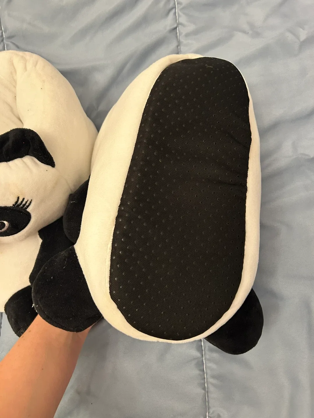 Panda Slippers - Adorable & Cozy! image indicator(2)