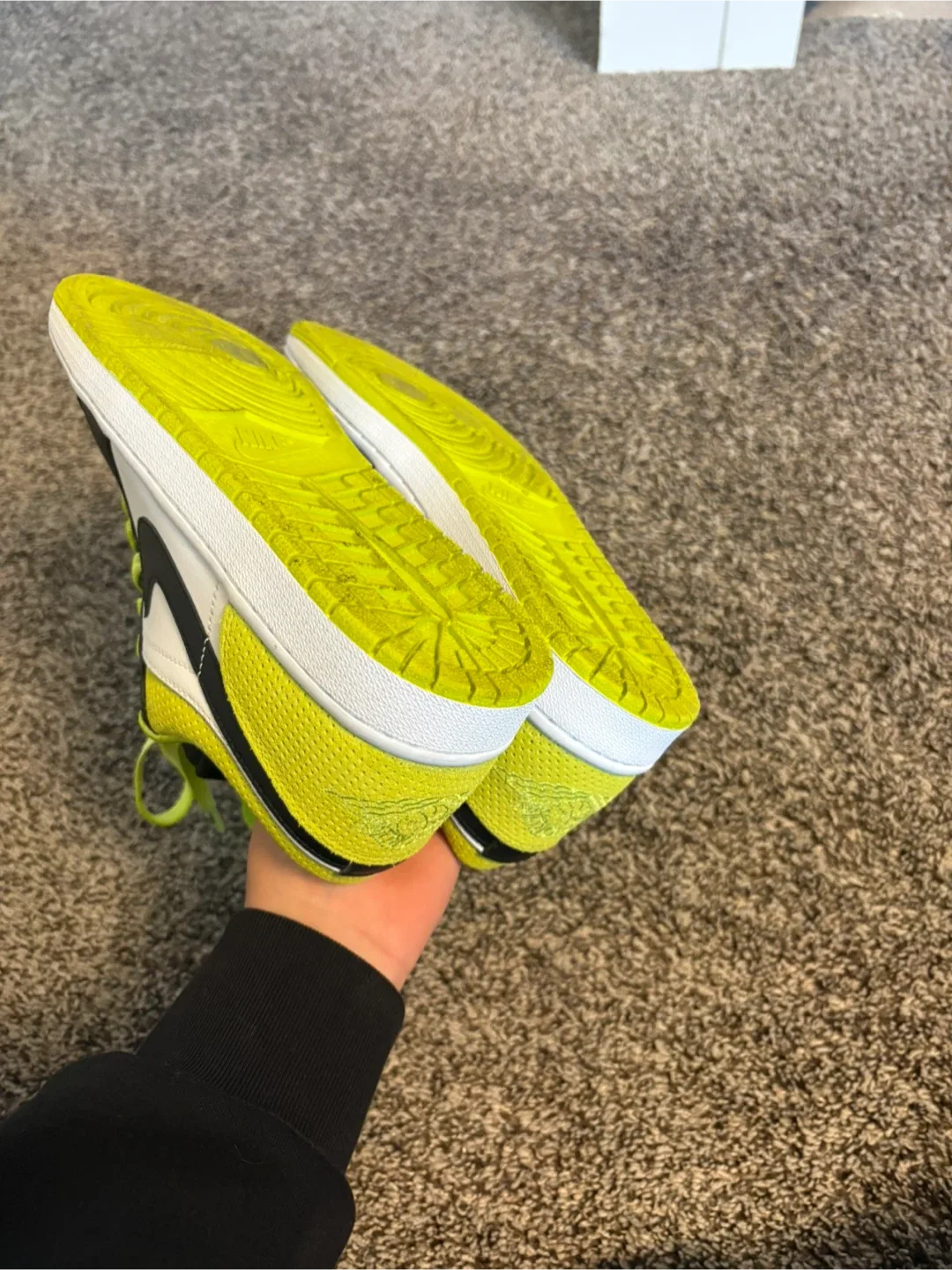 Jordan 1 low black cyber image indicator(2)