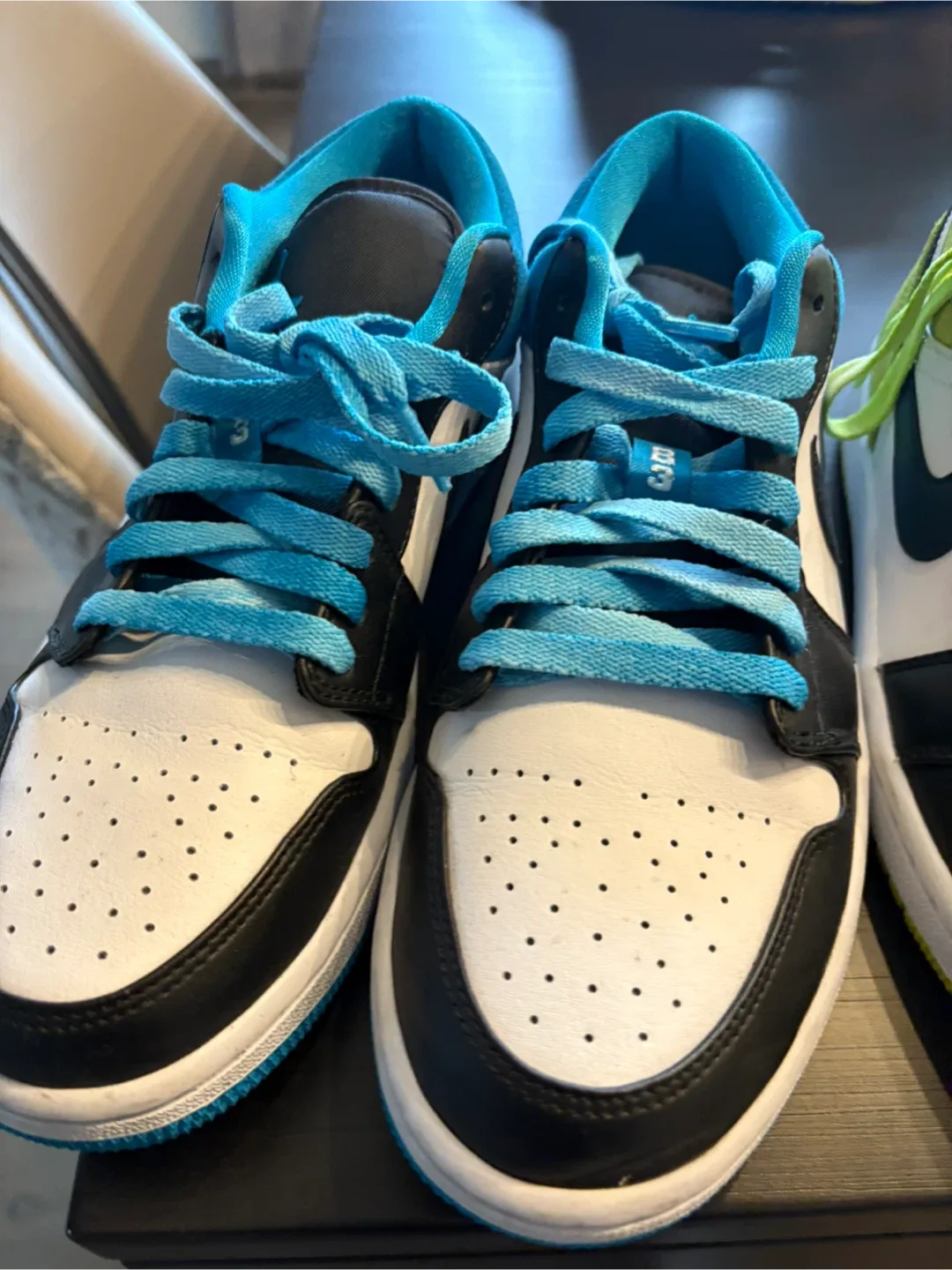 Jordan one low laser, blue image indicator(3)