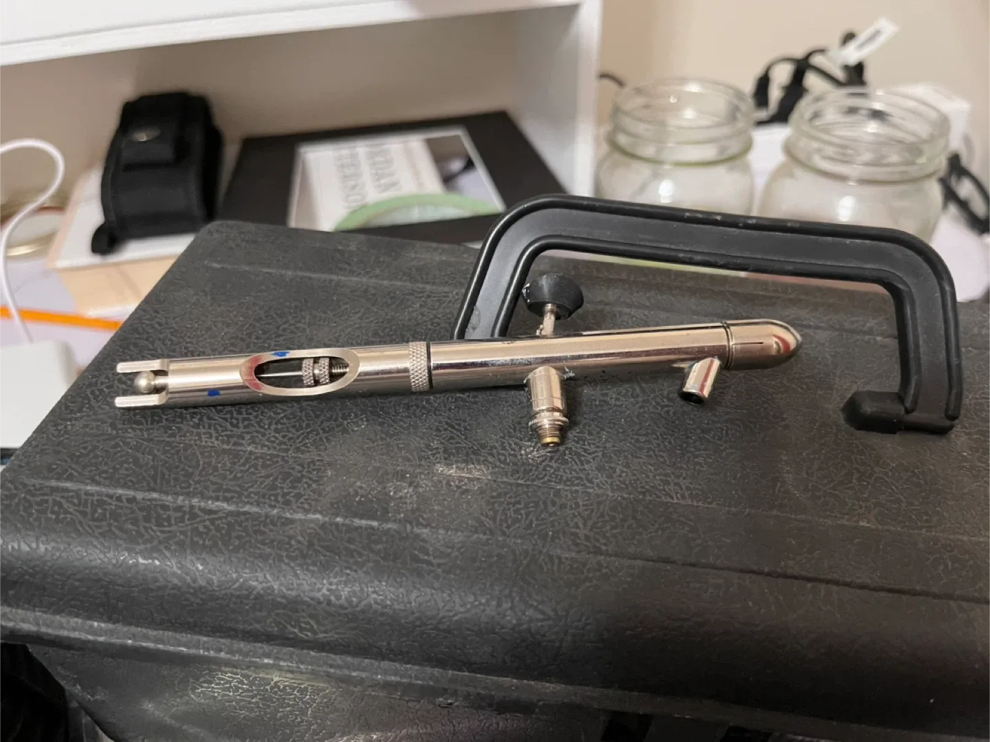 Airbrush Kit with Compressor image indicator(2)