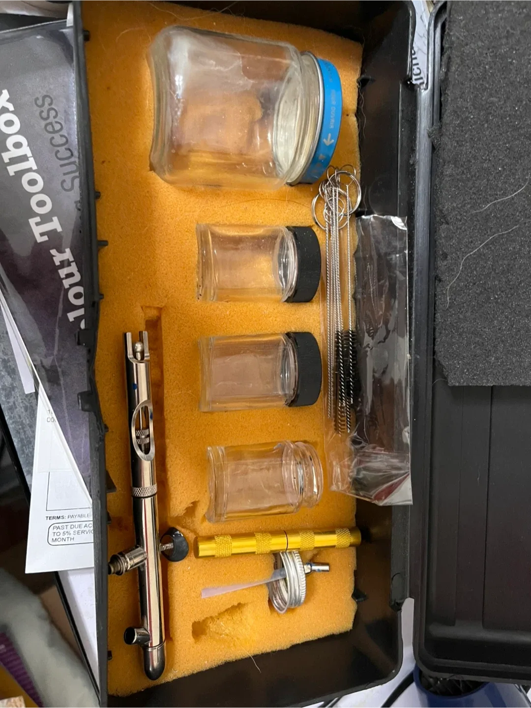 Airbrush Kit with Compressor image indicator(3)