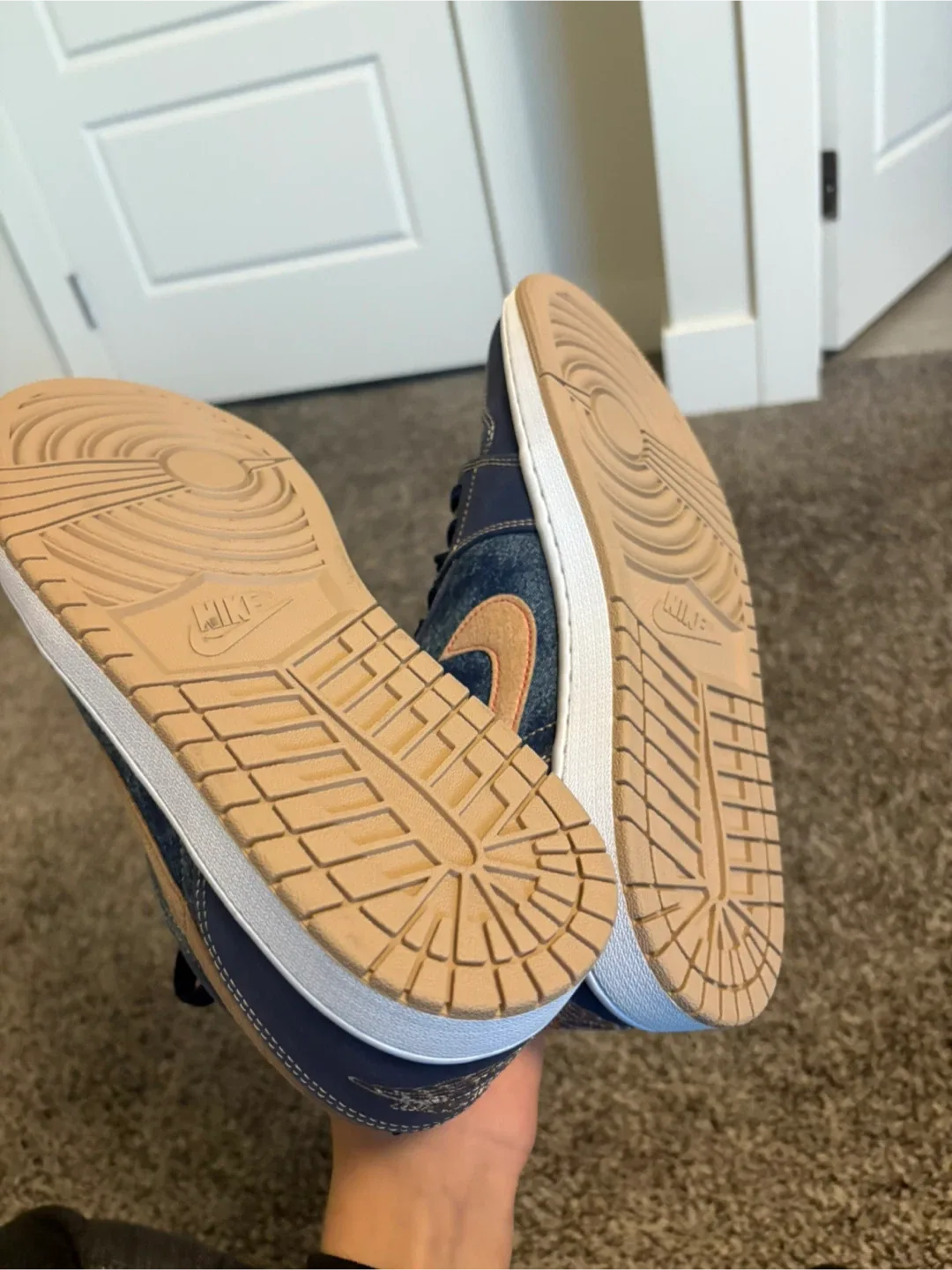 Jordan one low SE denim image indicator(2)