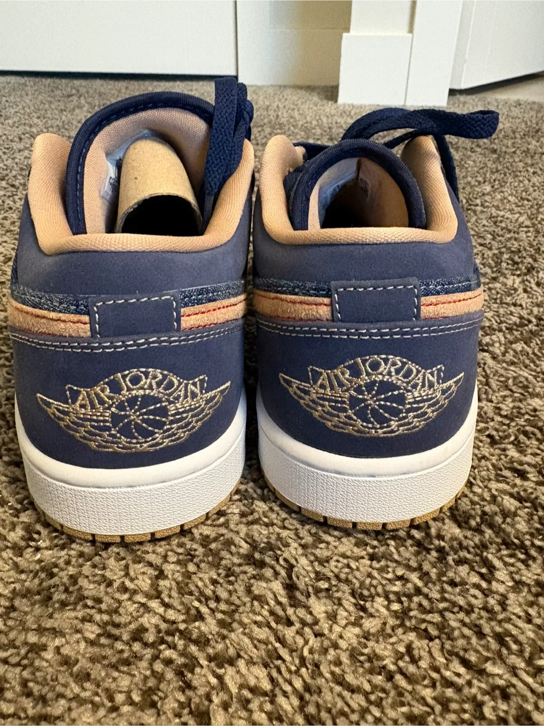 Jordan one low SE denim image indicator(3)