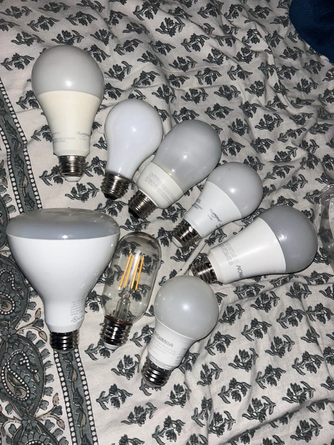 Mixed LED Light Bulbs x8- Sylvania, Luminaire, GE thumbnail