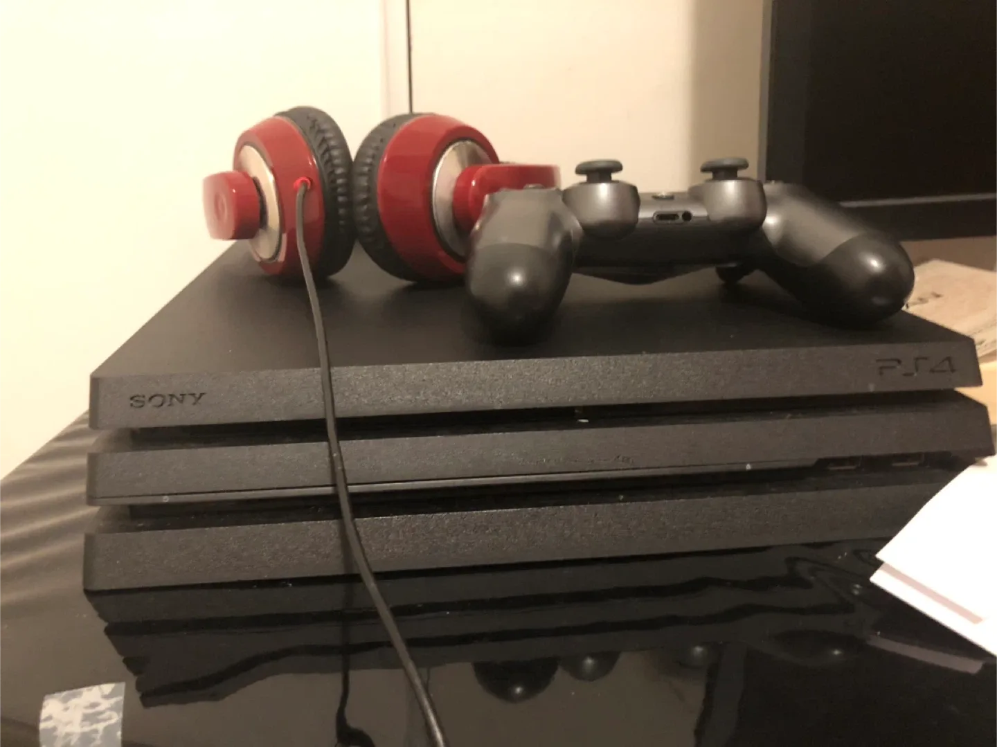 ps4 pro with monitor image indicator(2)