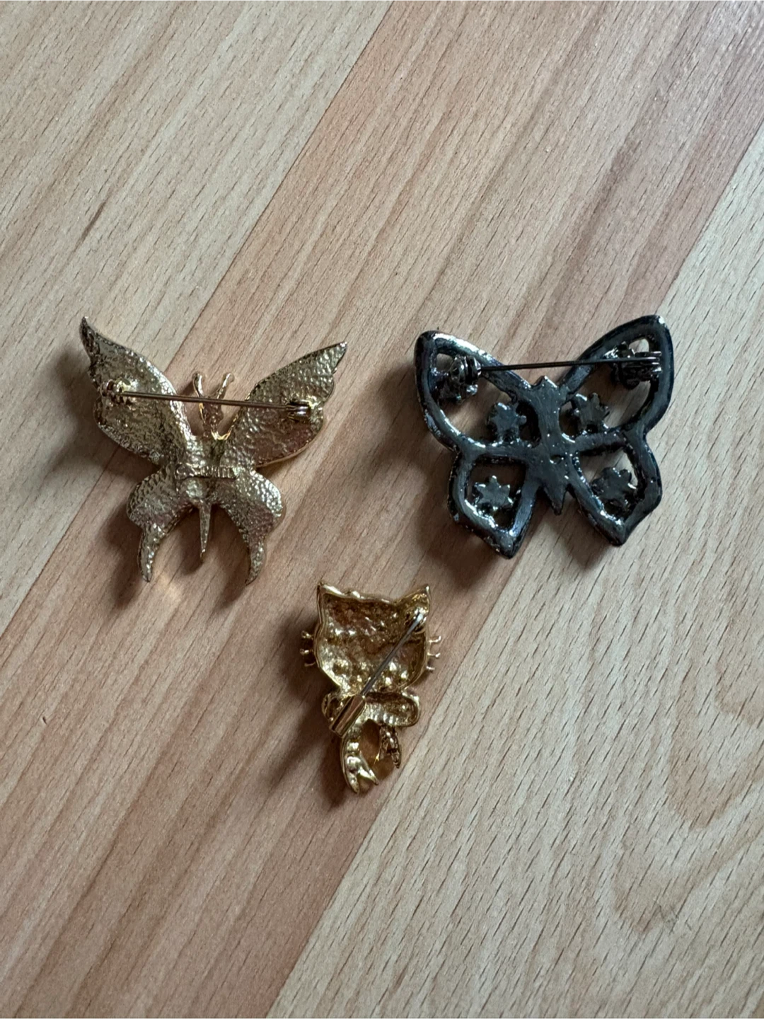 Brooches $5 each firm - photo 2