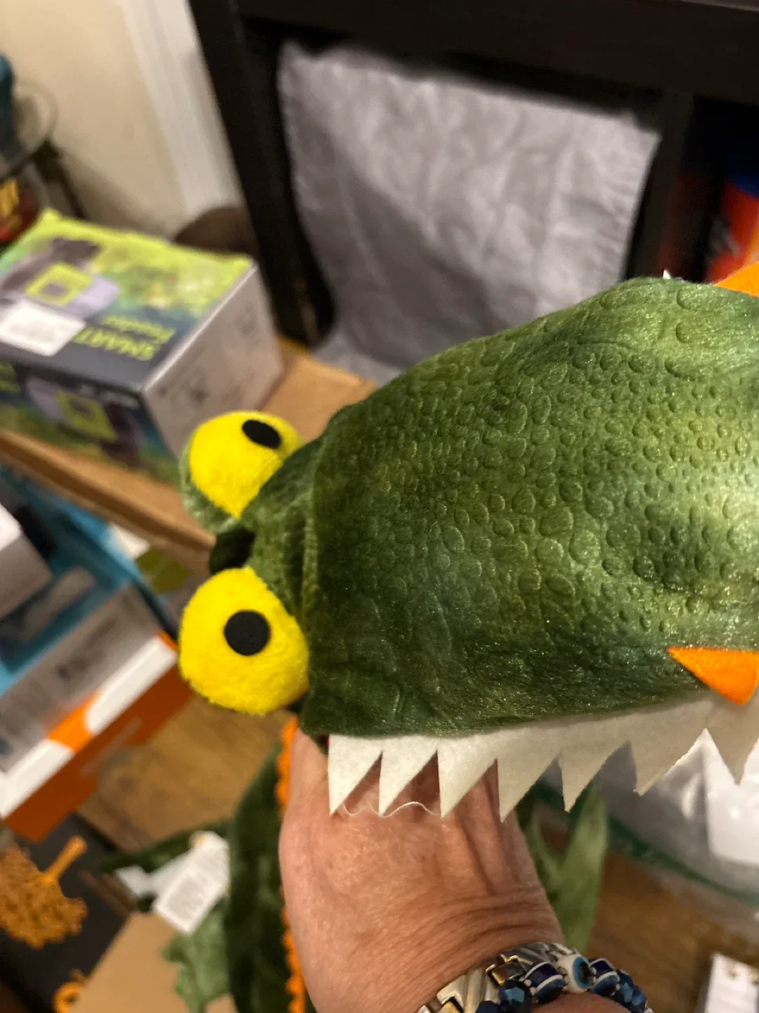 Dog Crocodile Costume - Size Medium image indicator(7)