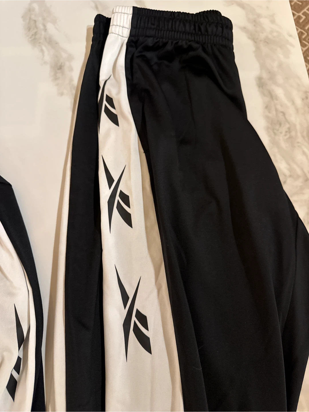 Reebok Tracksuit - Black & White - Size M - photo 3