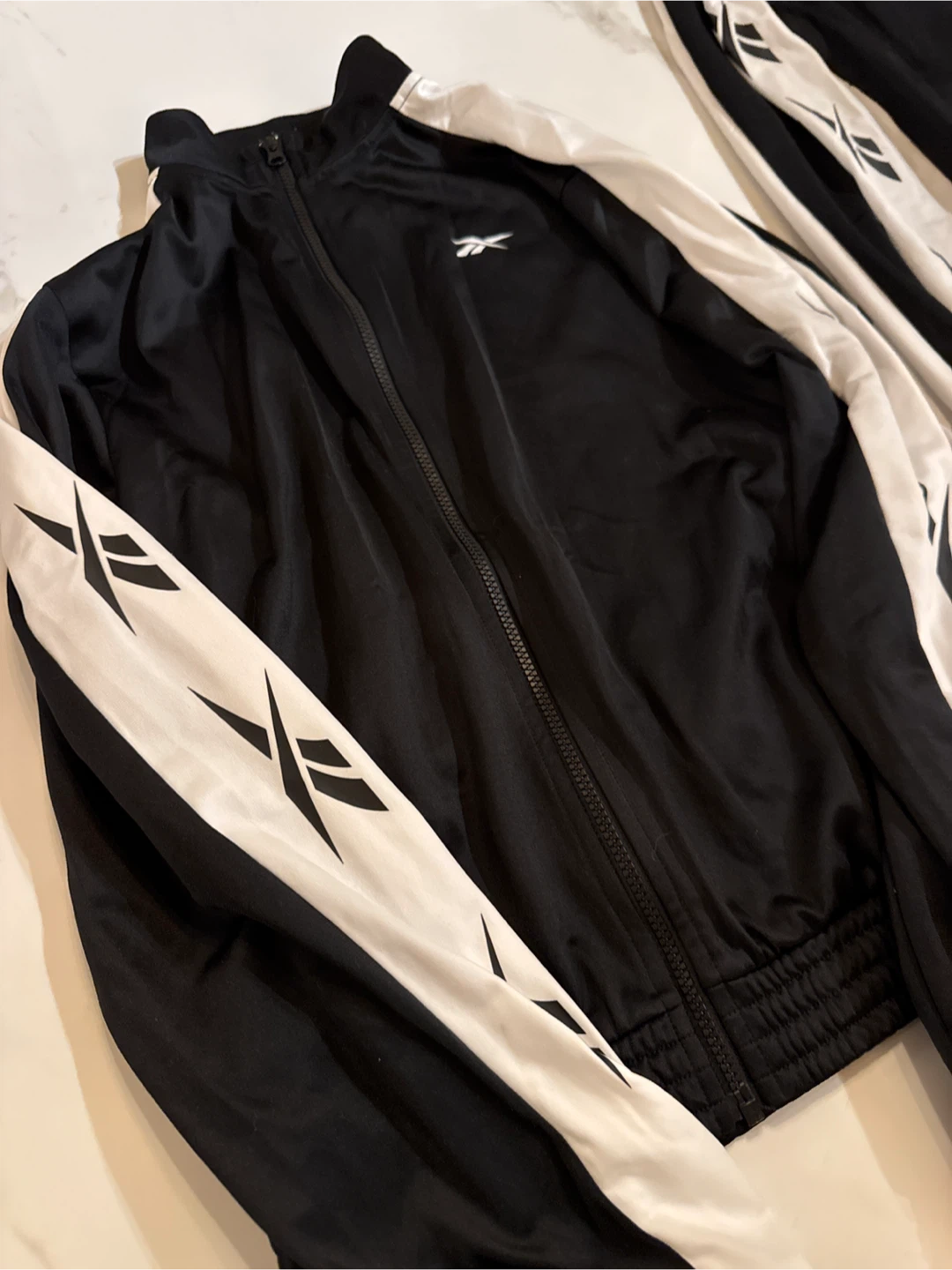 Reebok Tracksuit - Black & White - Size M - photo 2