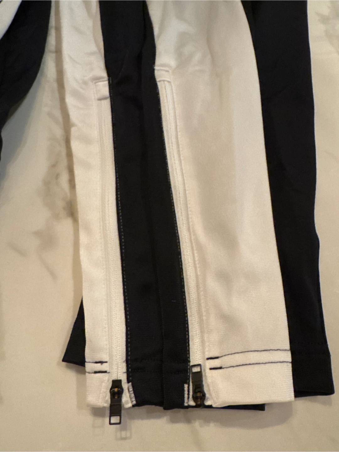 Reebok Tracksuit - Black & White - Size M - photo 4