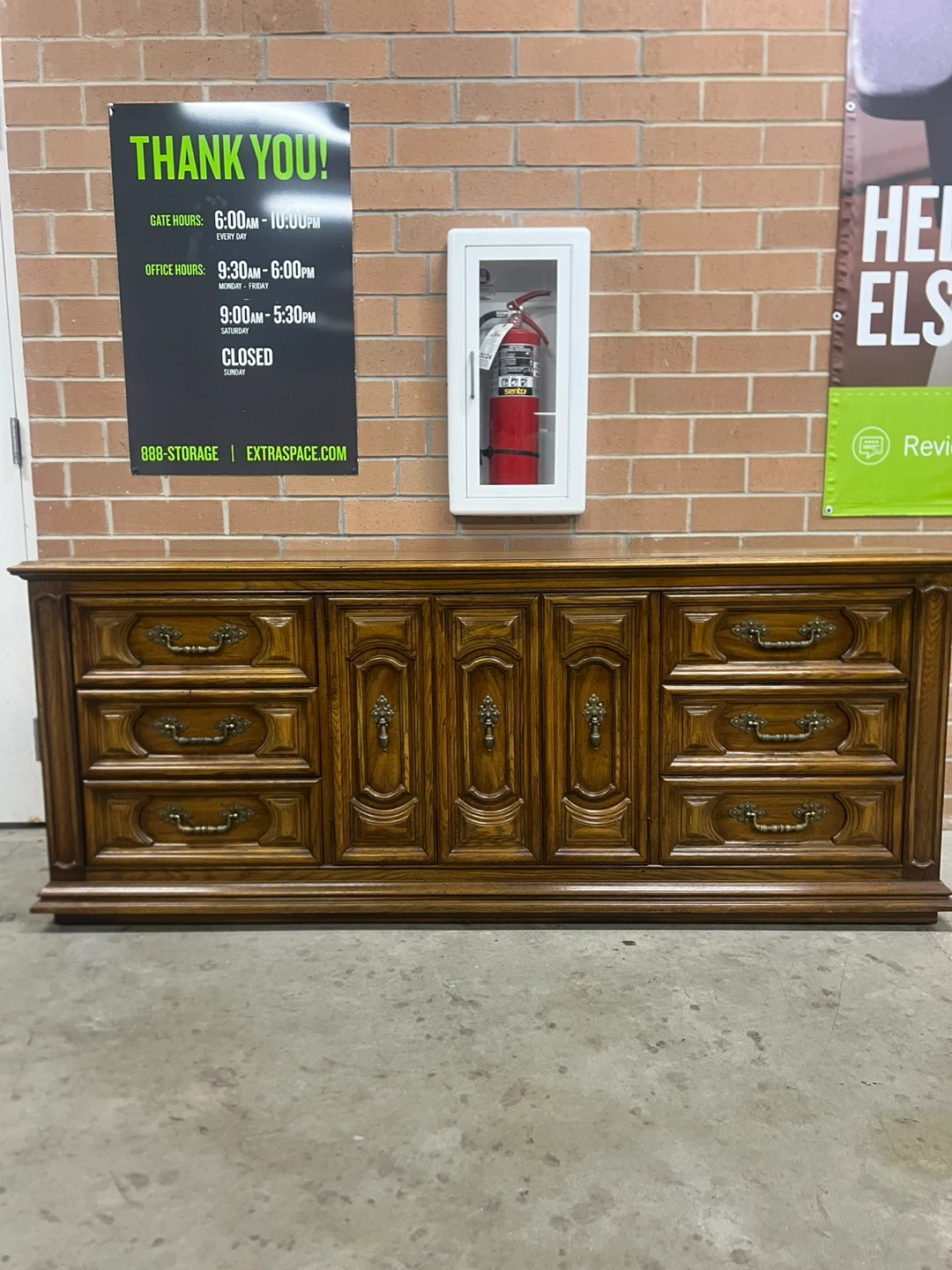 Thomasville 9 drawers Dtesser