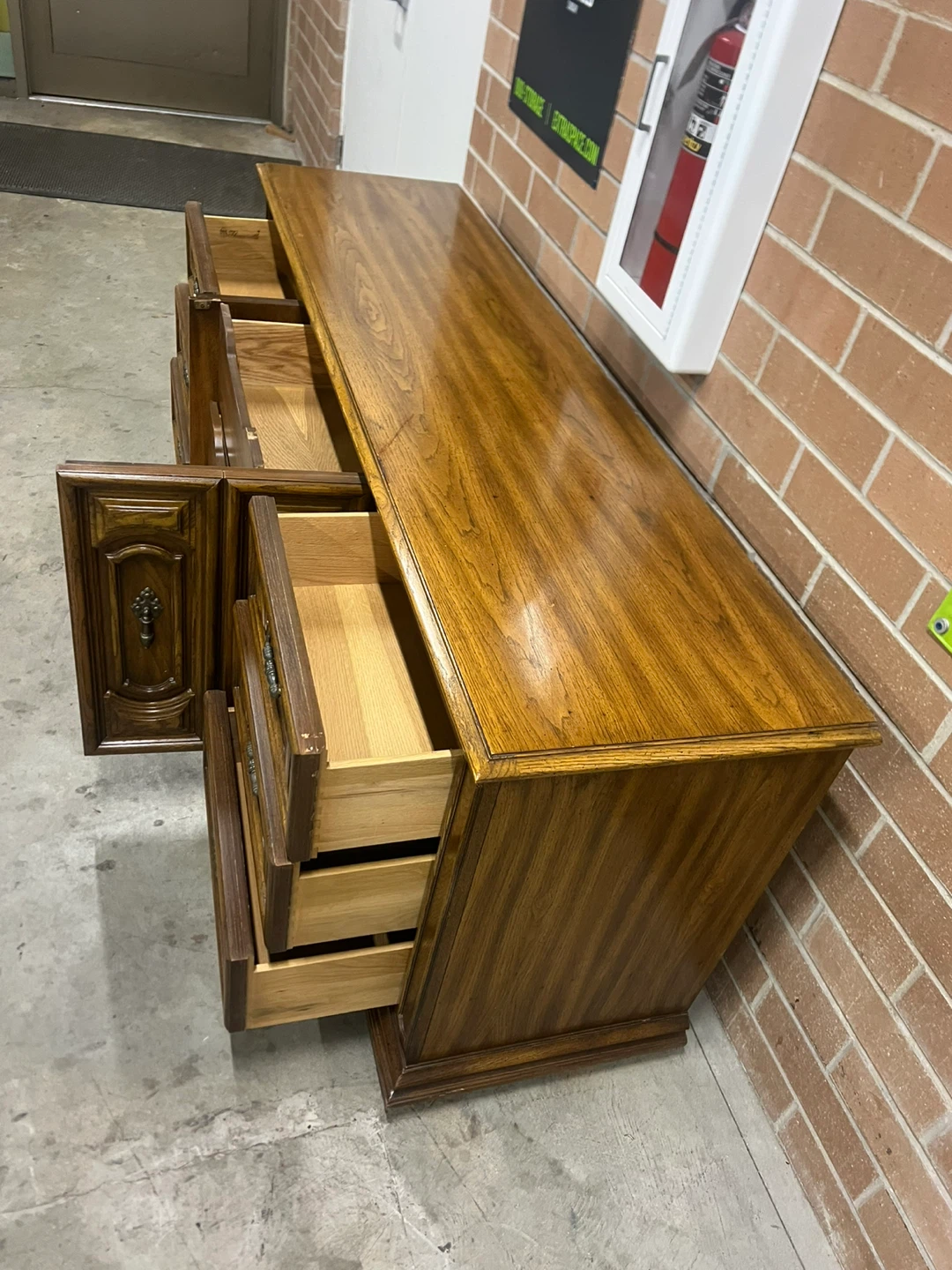 Thomasville 9 drawers Dtesser - photo 4