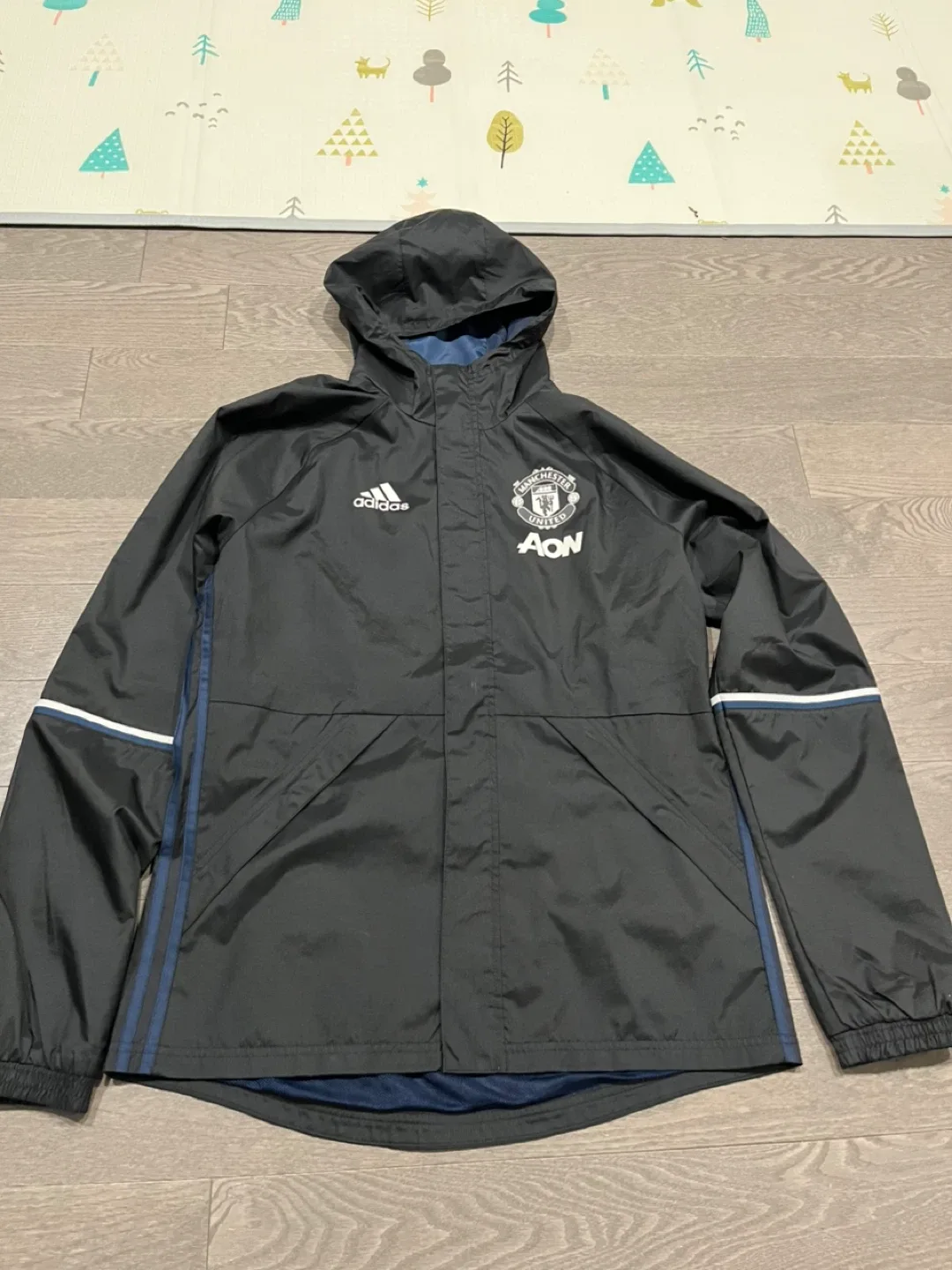 Adidas Manchester United Rain Jacket - Size M thumbnail