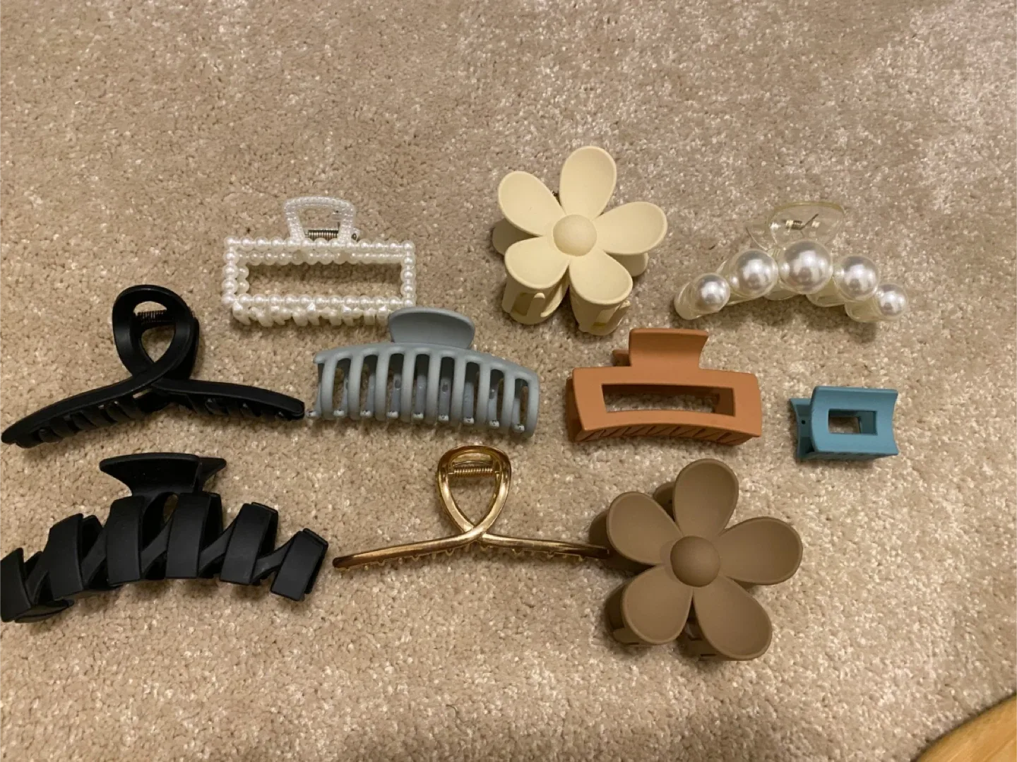 Assorted Hair Claw Clips - 9 Pieces thumbnail