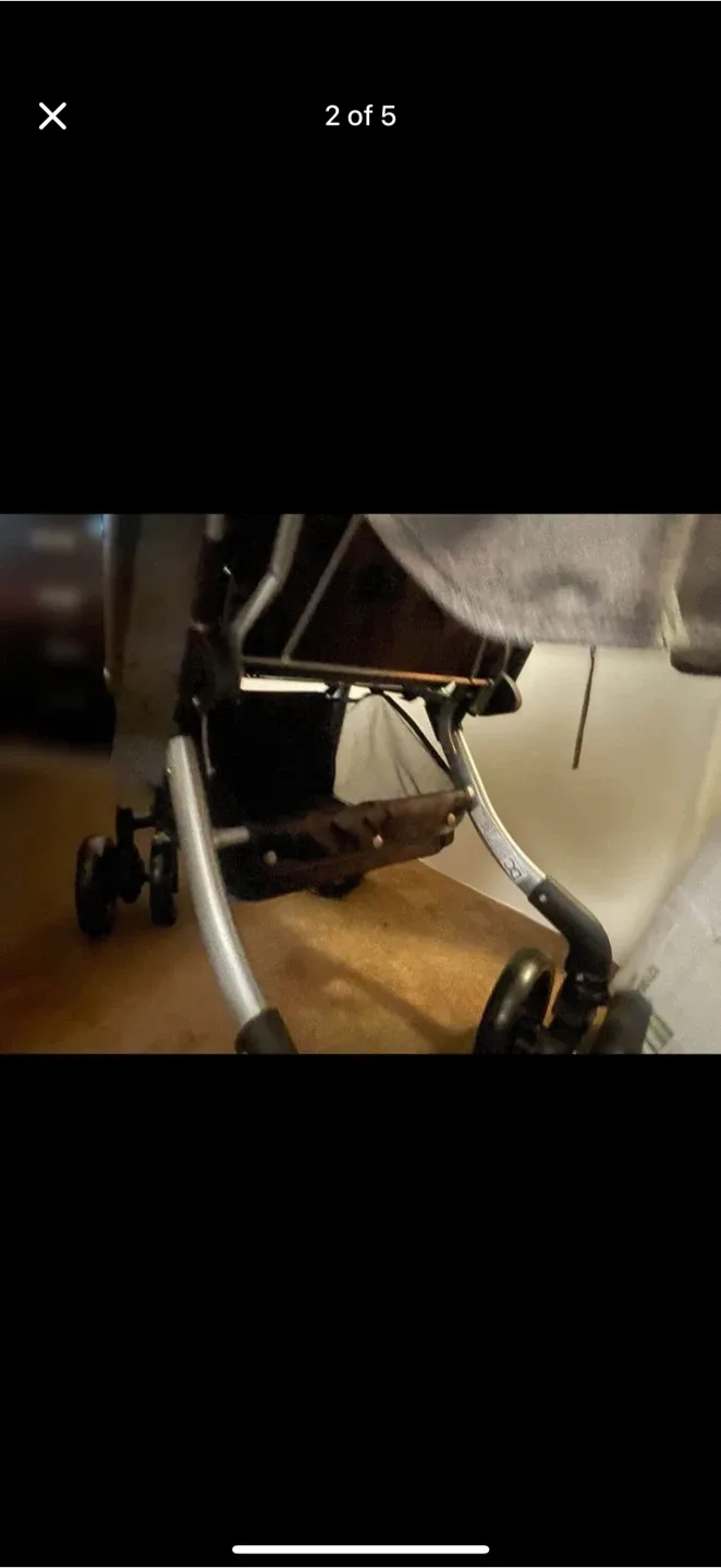 Jeep Unlimited Reversible Handle Stroller image indicator(4)