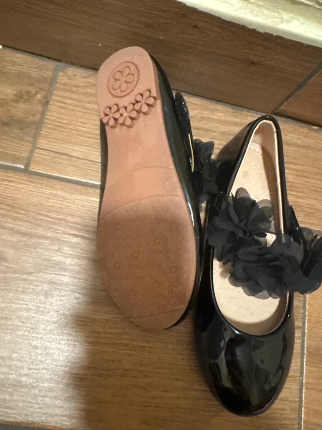 Black Patent Leather Girls Dress Shoes image indicator(2)