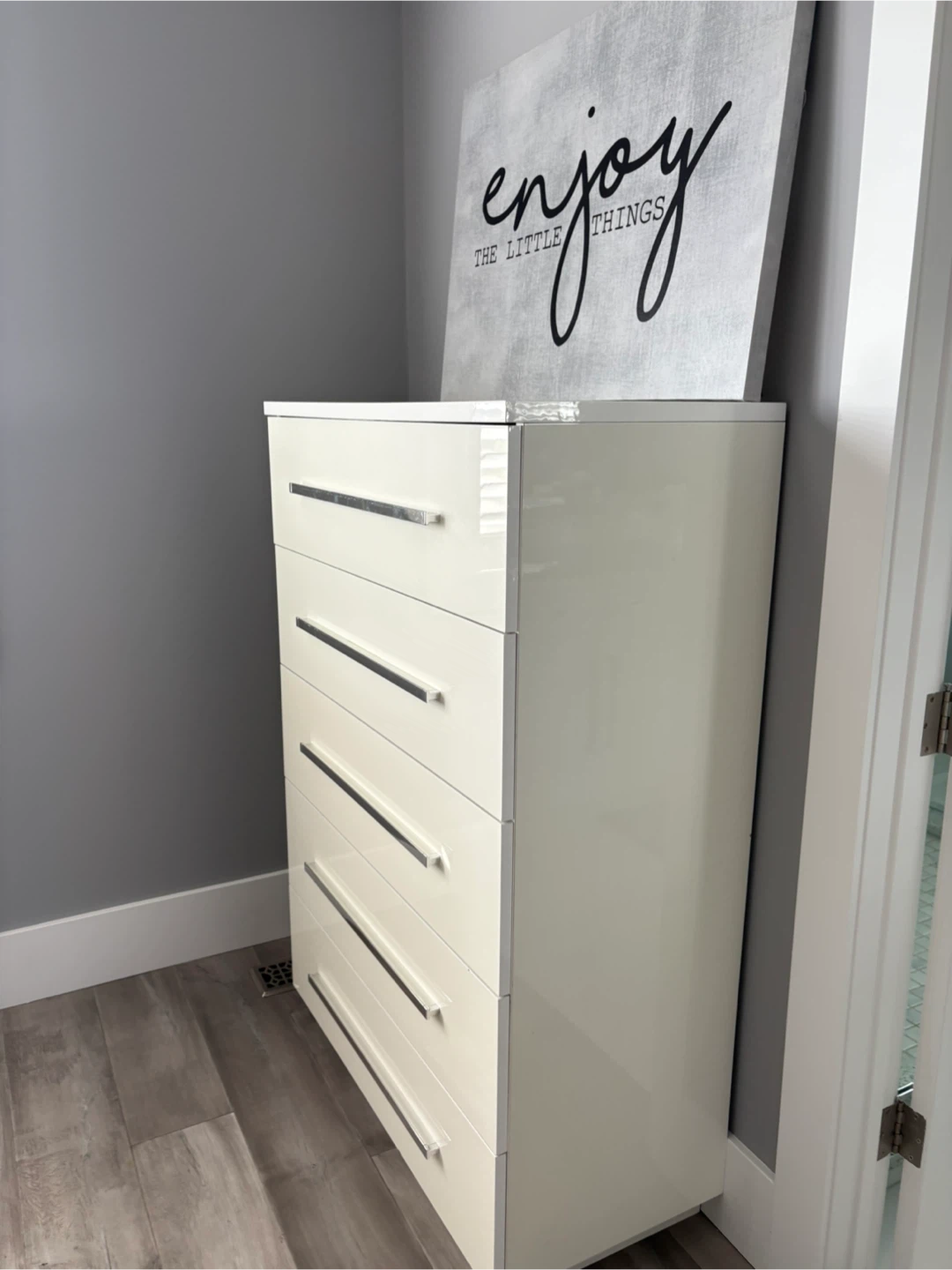 White Bedroom Set (Bed, Nightstands, Dressers) - photo 3