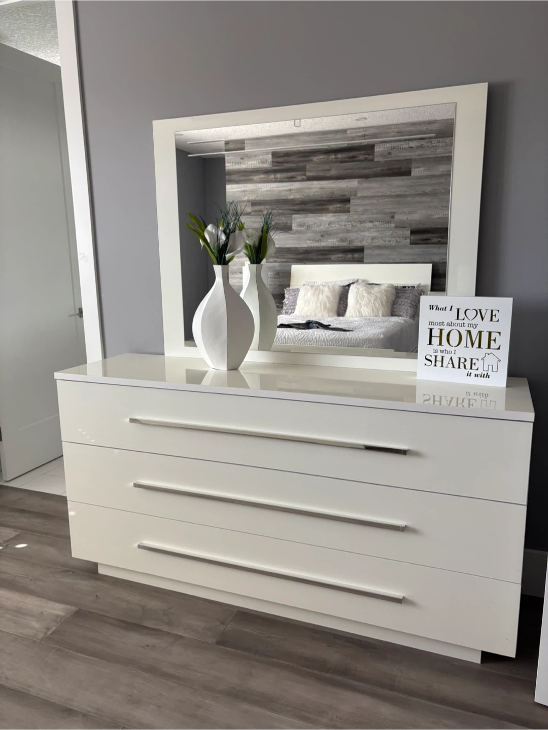 White Bedroom Set (Bed, Nightstands, Dressers) - photo 4