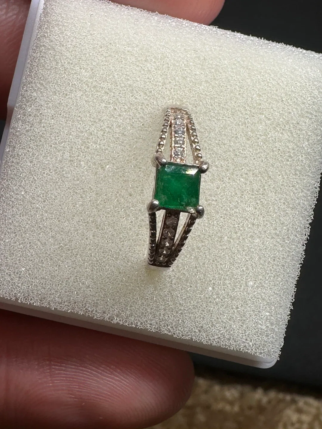 Emerald & white Zirconia Sterling Silver Ring image indicator(4)