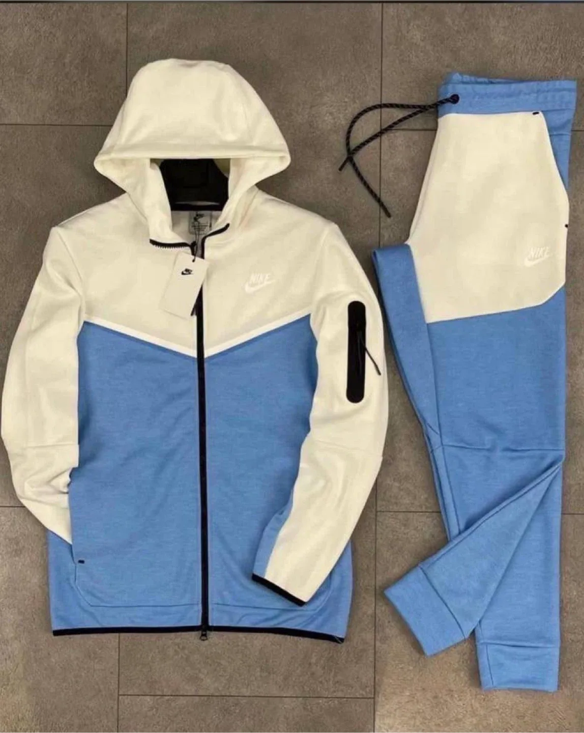Nike Tech Fleece Tracksuit image indicator(2)