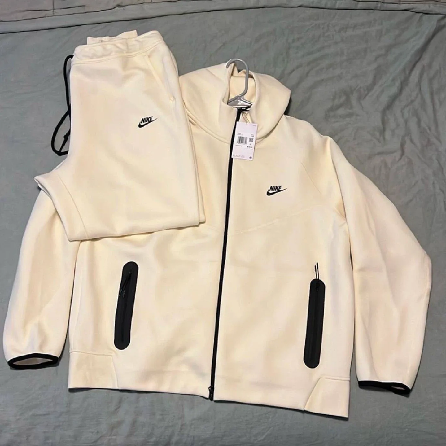 Nike Tech Fleece Tracksuit image indicator(9)