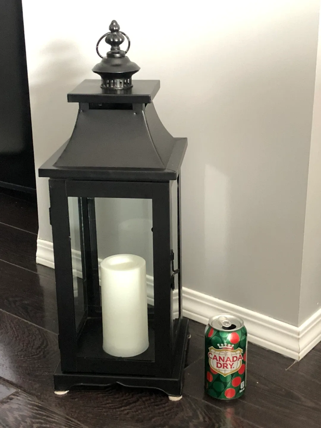 Christmas Tree & Black Metal Lantern image indicator(2)