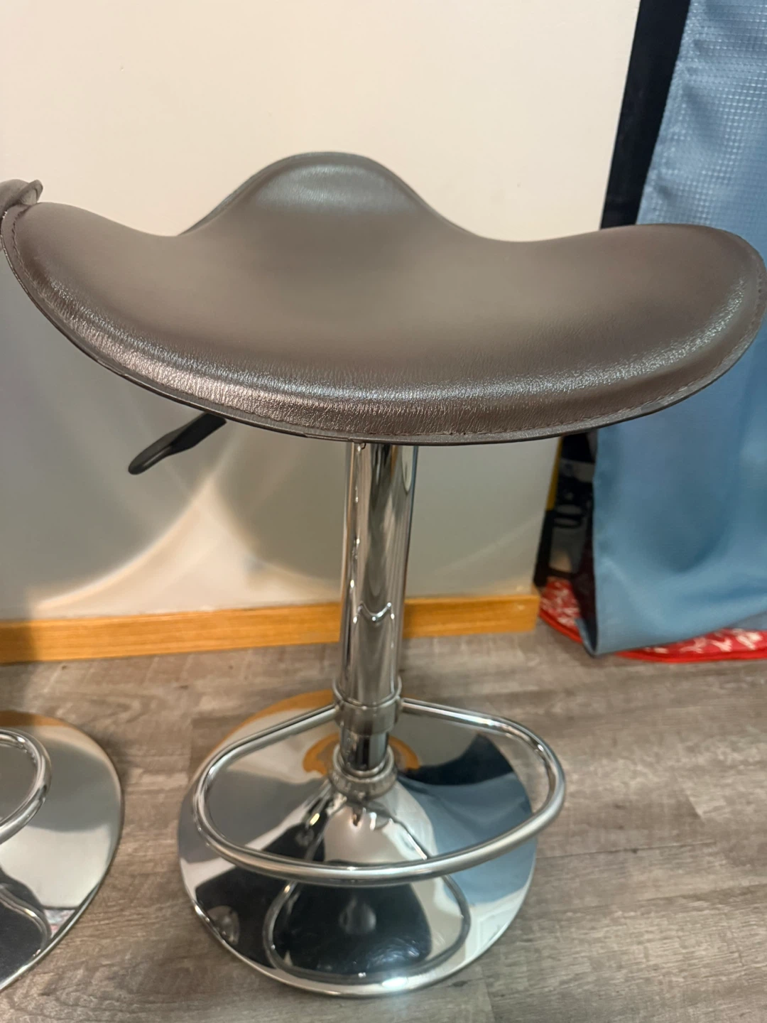 Adjustable Height Bar Stools - Set of 3 - photo 2
