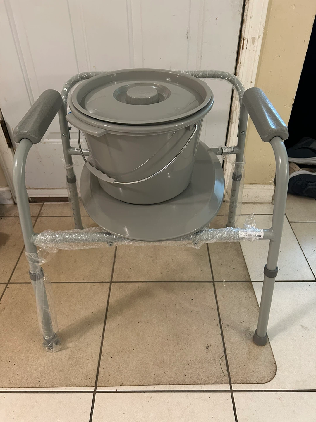 NEW 3-in-1 Commode - photo 4