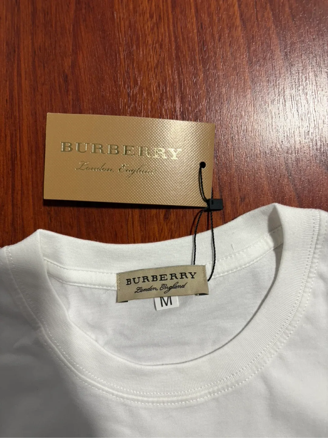 New Burberry White T-Shirt - Size M image indicator(2)