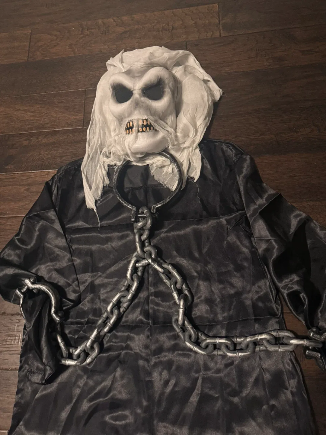 Halloween adult  4-piece Costume  Scream and raggedy Ghost image indicator(2)