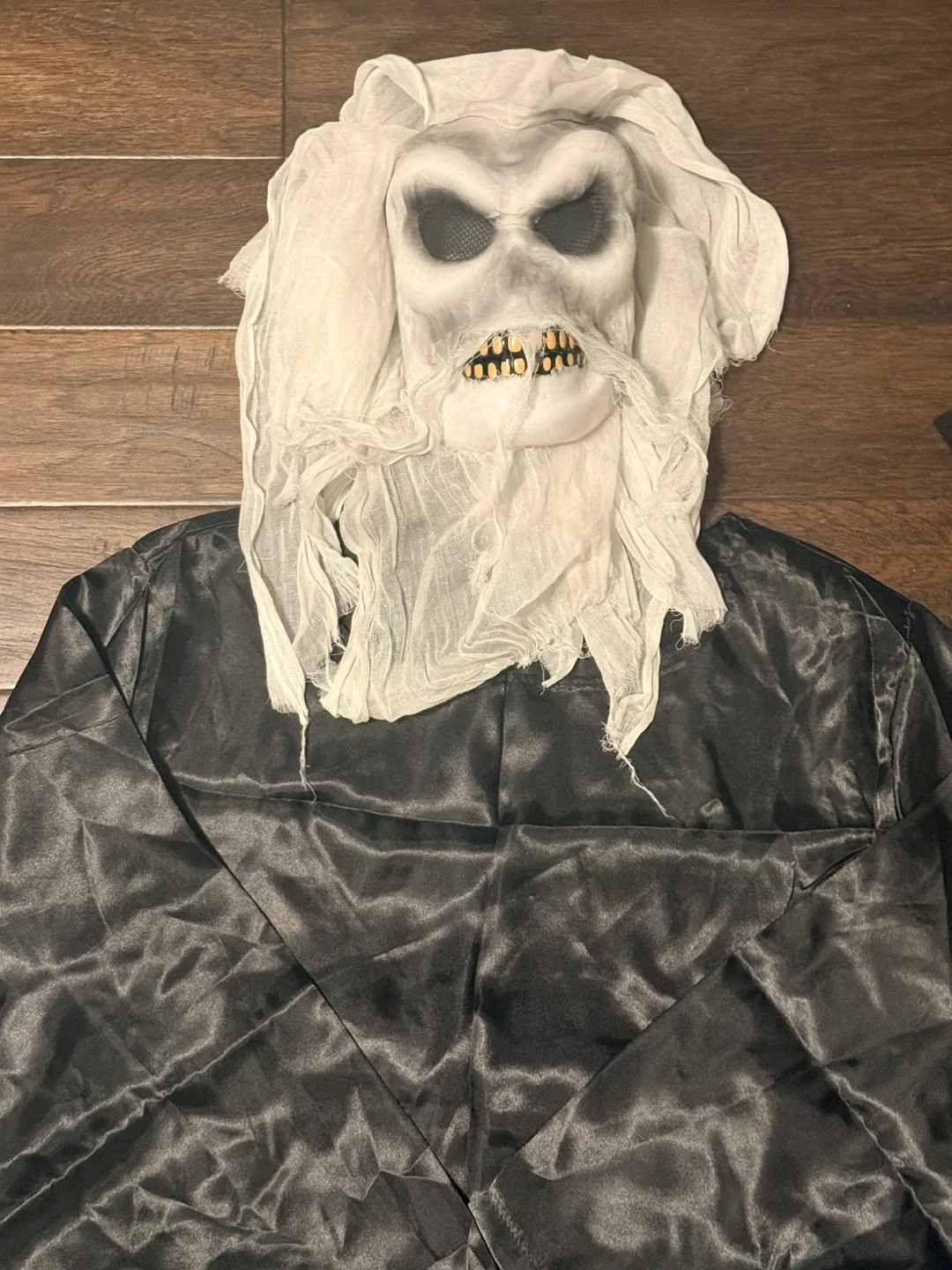 Halloween adult  4-piece Costume  Scream and raggedy Ghost image indicator(4)