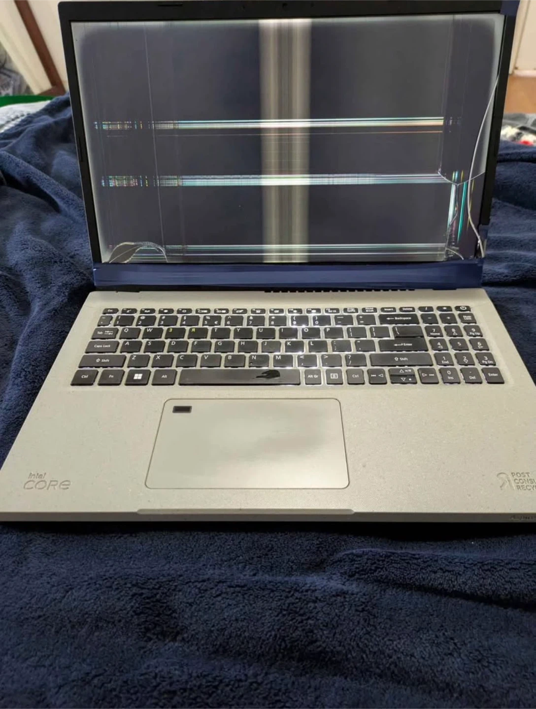 Acer Vero Laptop 2021 i5 11th gen processor, - Damaged Screen - photo 4